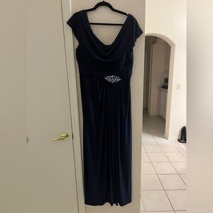 Elegant Navy Blue Evening Gown